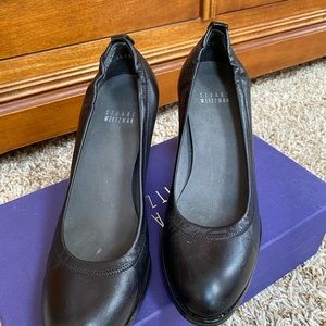 Leather pump with gored heel